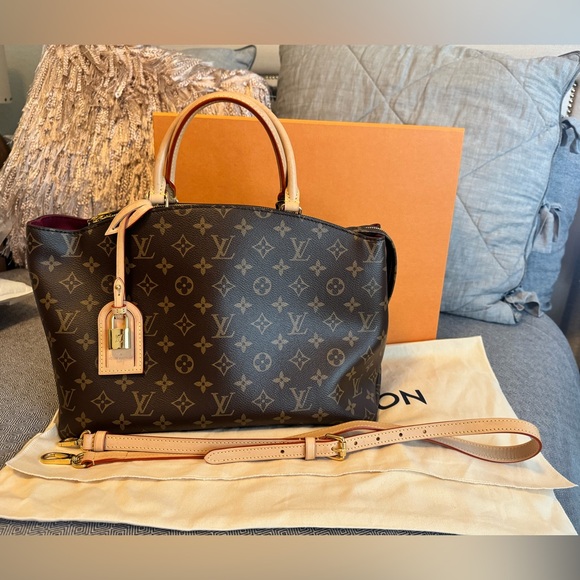 Louis Vuitton Grand Palais MM Handbag - Picture 2 of 13